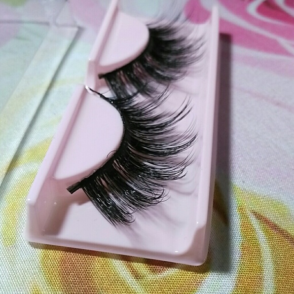 *OUT OF STOCK* C5 Booked Lashes By Lashes Levels - Picture 4 of 5